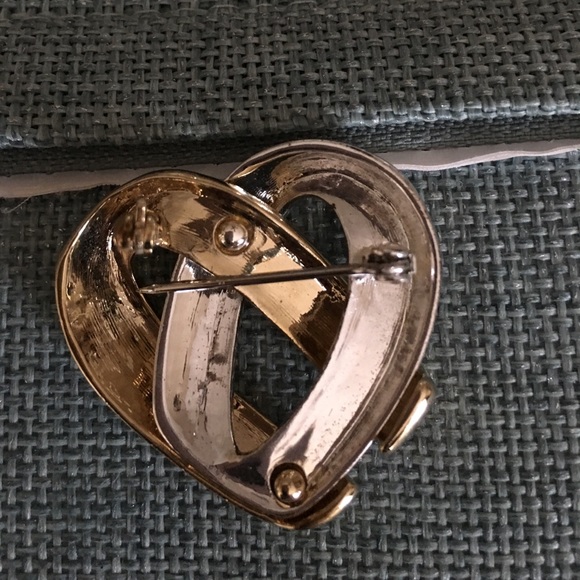 HEART PIN ❤️❤️❤️❤️ - Picture 2 of 2